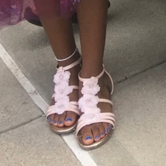 Girls Children’s Place Rose gold sandals (Big kids sz 5) - Picture 2 of 8